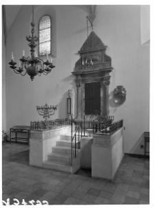 Kraków, synagoga Stara, wnętrze, aron ha-kodesz.