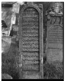 Krak&oacute;w, cmentarz przy bożnicy Remu, macewa.