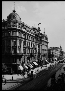 Warszawa, ulica Marszałkowska, Dom Towarzystwa Ubezpieczeniowego "Rosja". Fasada.