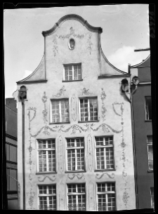Gdańsk, kamienica przy ul. Długiej 65 (sgraffito wyk. Roman Madeyski)